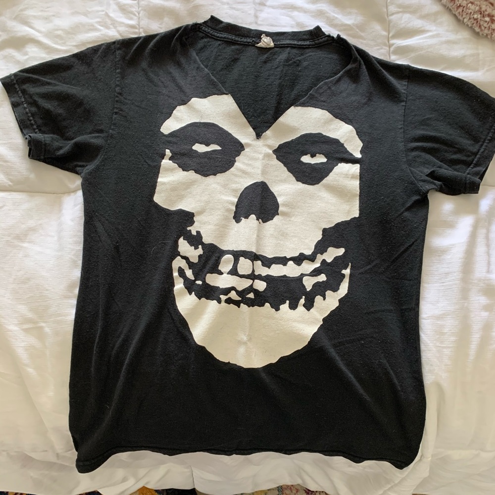 MISFITS V NECK TEE